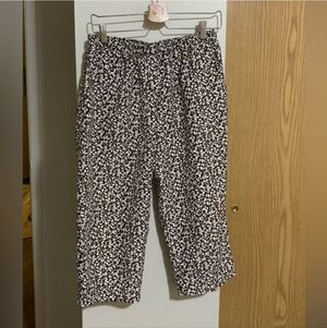 💚10 for $10💚 Bundle and save Brown and White Leaf Print Pants